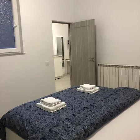 Old Town Bar On Street Tonitza Apartment