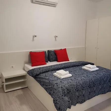 Old Town Bar On Street Tonitza Apartment Bukarest