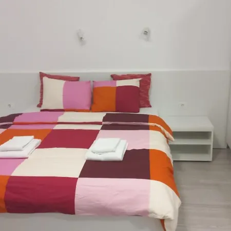 Old Town Bar On Street Tonitza 布加勒斯特