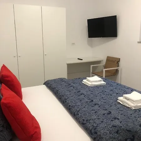 Old Town Bar On Street Tonitza Apartamento