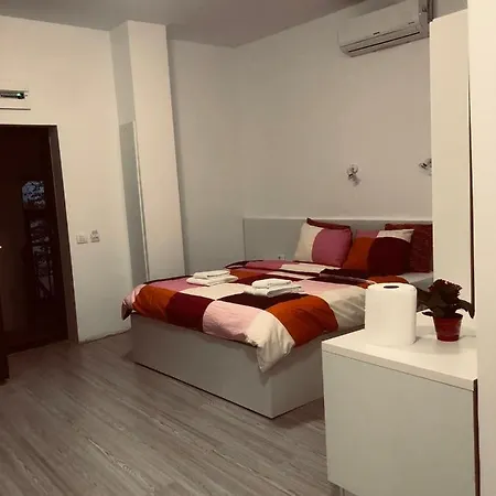 Old Town Bar On Street Tonitza