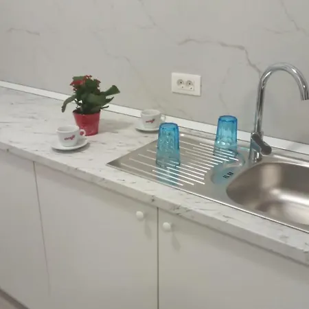 Old Town Bar On Street Tonitza 公寓