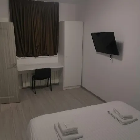 Old Town Bar On Street Tonitza 布加勒斯特