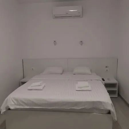 Old Town Bar On Street Tonitza Apartamento