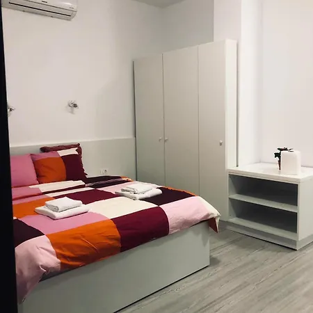 Old Town Bar On Street Tonitza Apartamento