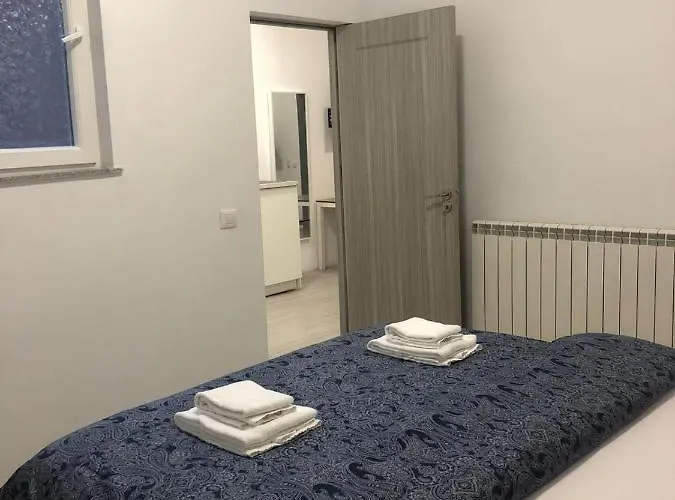 Old Town Bar On Street Tonitza Lejlighed