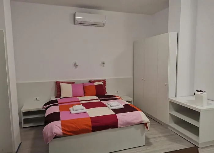 Old Town Bar On Street Tonitza Apartament *