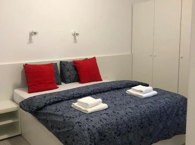 Old Town Bar On Street Tonitza