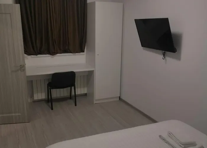 Old Town Bar On Street Tonitza Bukarest