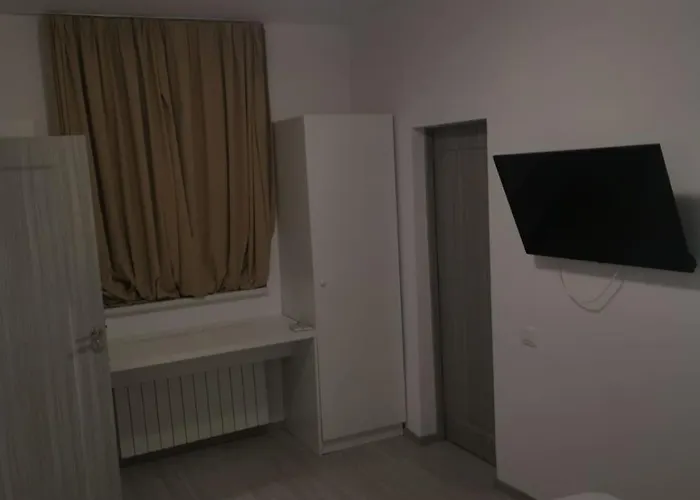 Old Town Bar On Street Tonitza