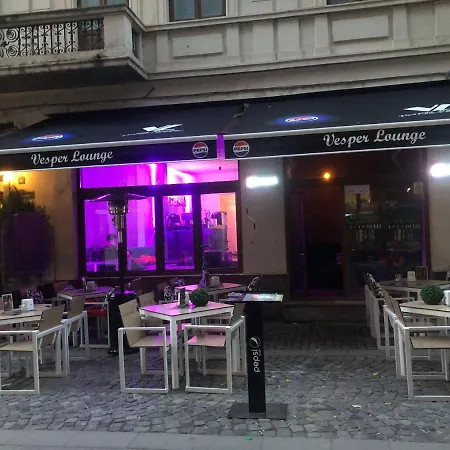 Old Town Bar On Street Tonitza Appartement *