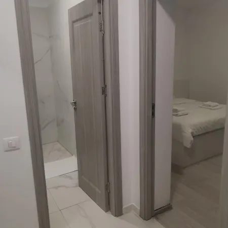 Old Town Bar On Street Tonitza Apartment Bucharest