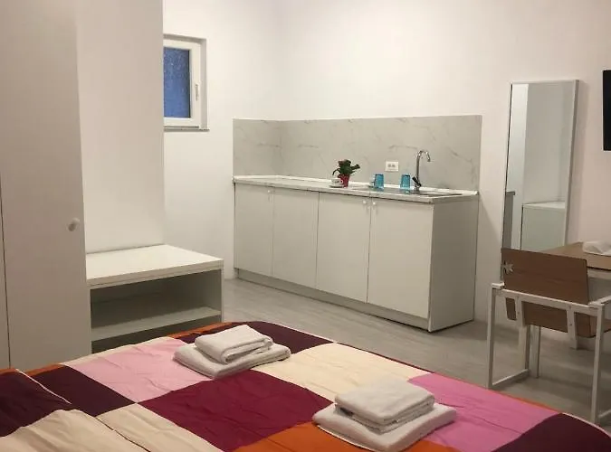 Apartment Old Town Bar On Street Tonitza