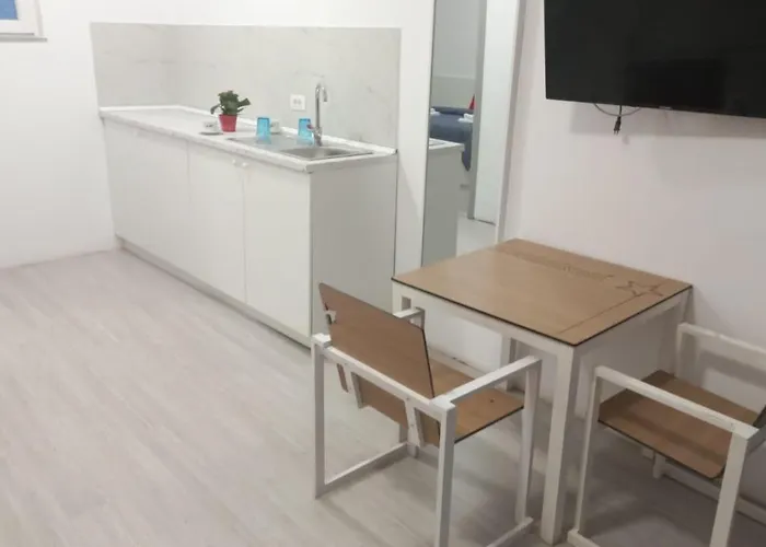 Old Town Bar On Street Tonitza Appartement *