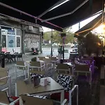 Old Town Bar On Street Tonitza Lejlighed